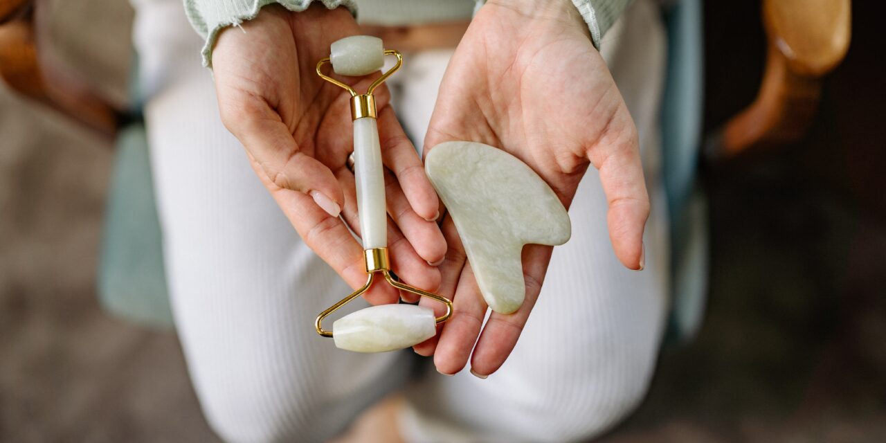 Découvrez les bienfaits étonnants du Gua Sha : Plongez dans un univers de bien-être