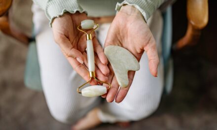 Découvrez les bienfaits étonnants du Gua Sha : Plongez dans un univers de bien-être
