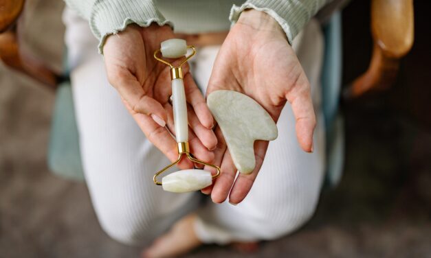 Découvrez les bienfaits étonnants du Gua Sha : Plongez dans un univers de bien-être